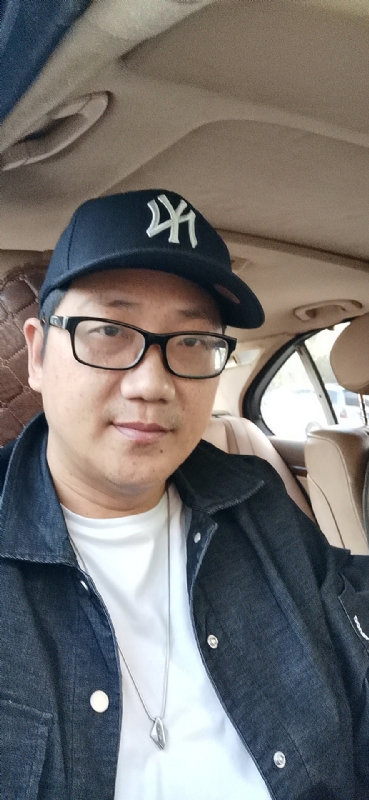 拥抱幸福的第一张照片--福安征婚网